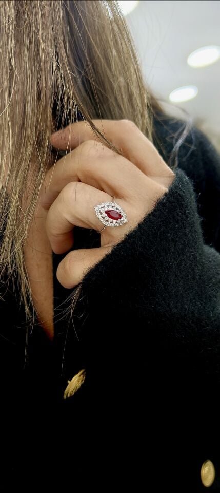 Yakut Renk Taşlı Yüzük