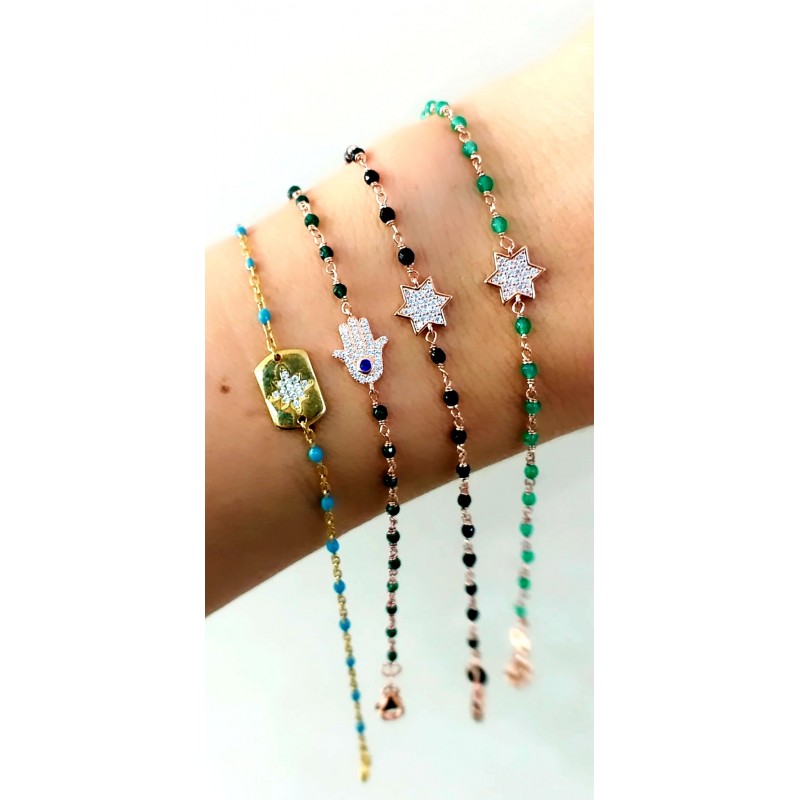 Fatma Annenin Eli Yeşil Mineli Bileklik